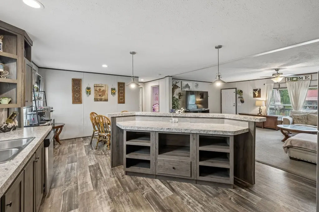 595 Days Road Lafayette TN 37083
