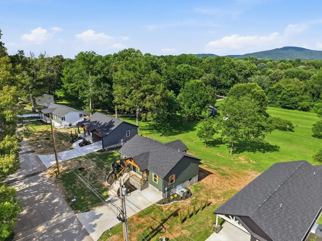 214 Twin Oaks Road Mcminnville TN 37110