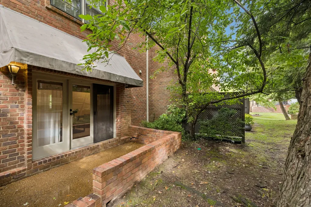 220 Westchase Drive Nashville TN 37205