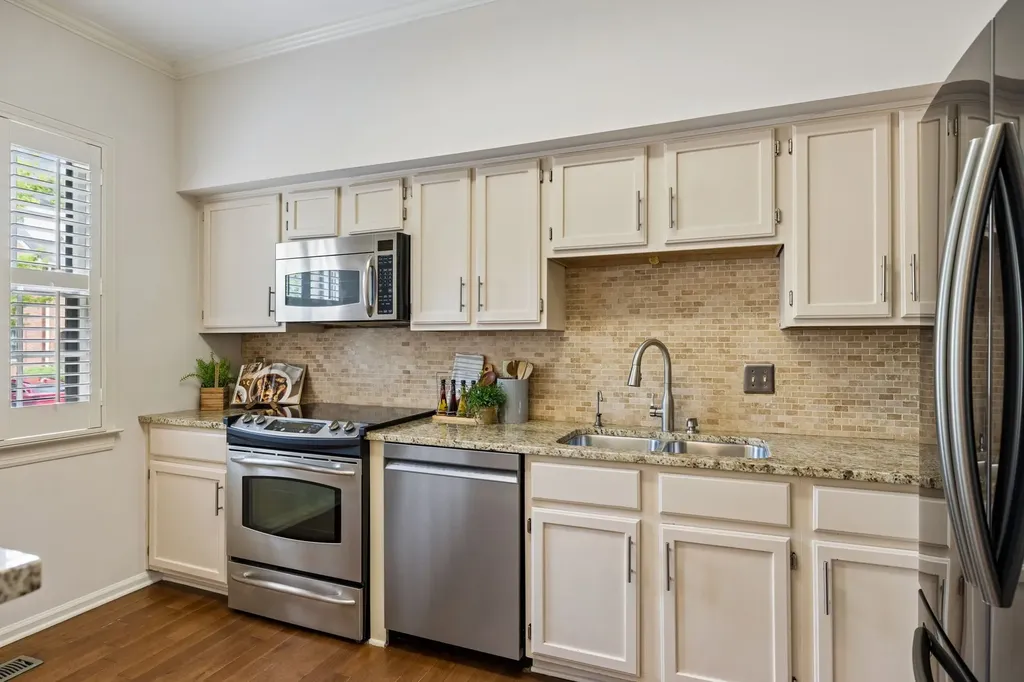 220 Westchase Drive Nashville TN 37205