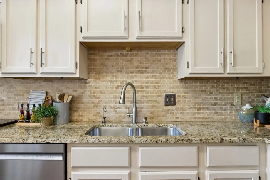 220 Westchase Drive Nashville TN 37205