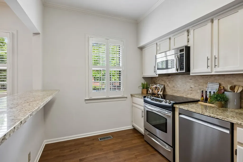 220 Westchase Drive Nashville TN 37205