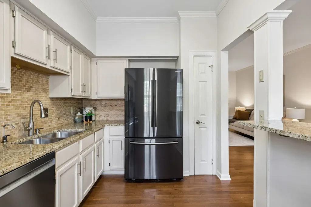 220 Westchase Drive Nashville TN 37205