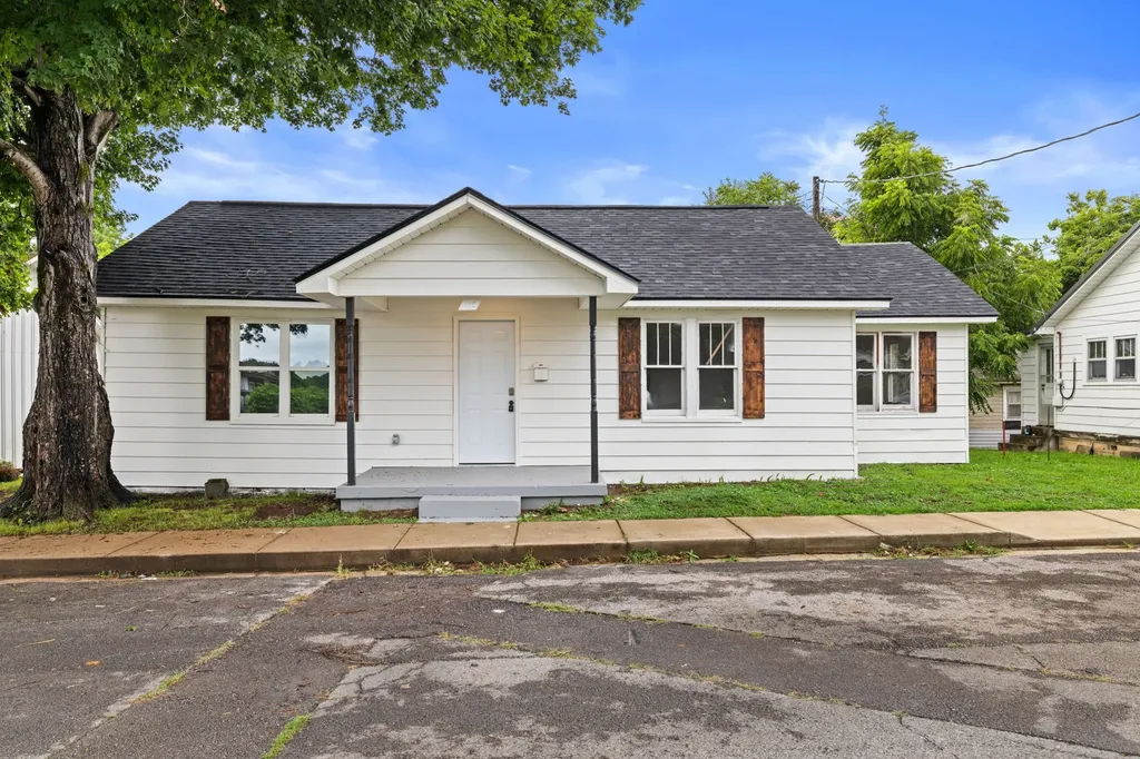 112 Gallaher Boulevard Lawrenceburg TN 38464