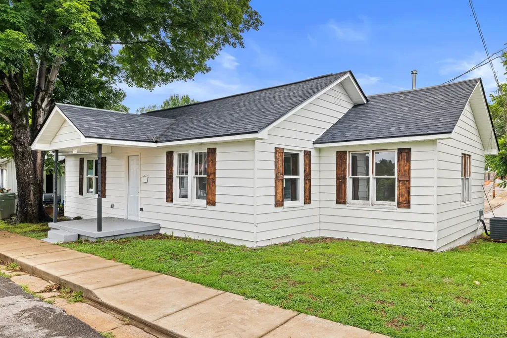 112 Gallaher Boulevard Lawrenceburg TN 38464