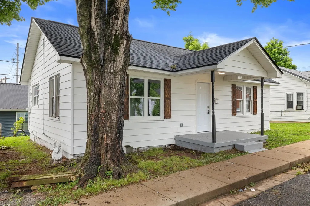 112 Gallaher Boulevard Lawrenceburg TN 38464