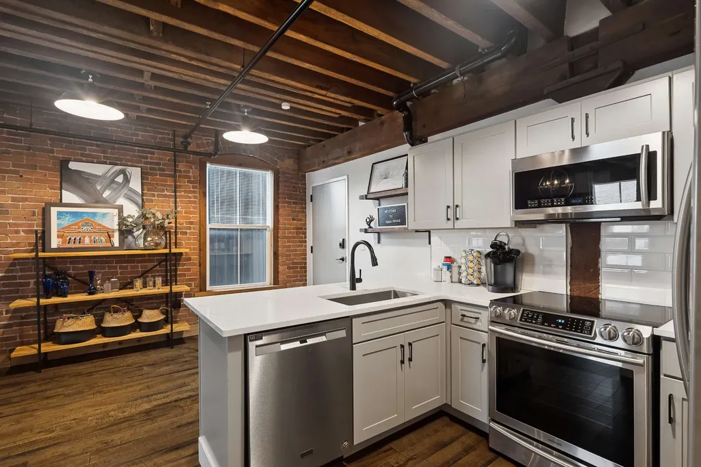 610 21st Ave, N Nashville TN 37203
