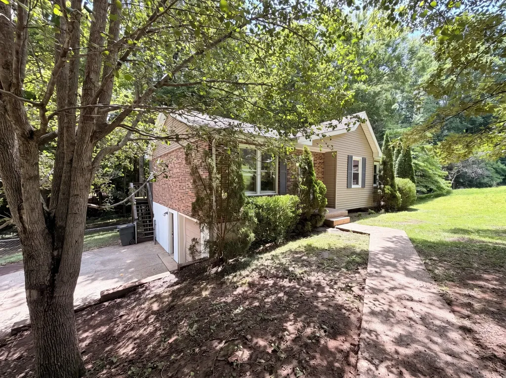 206 Diana Drive Dickson TN 37055