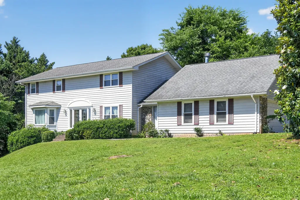 1921 Crystal Lake Lane Hixson TN 37343