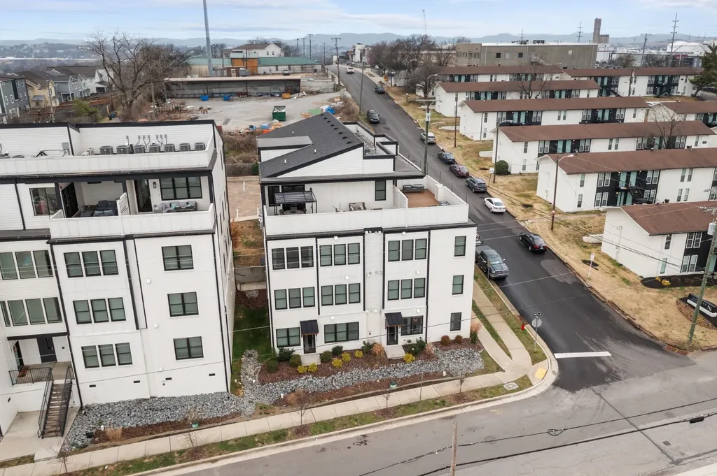 959 44th Ave, N Nashville TN 37209
