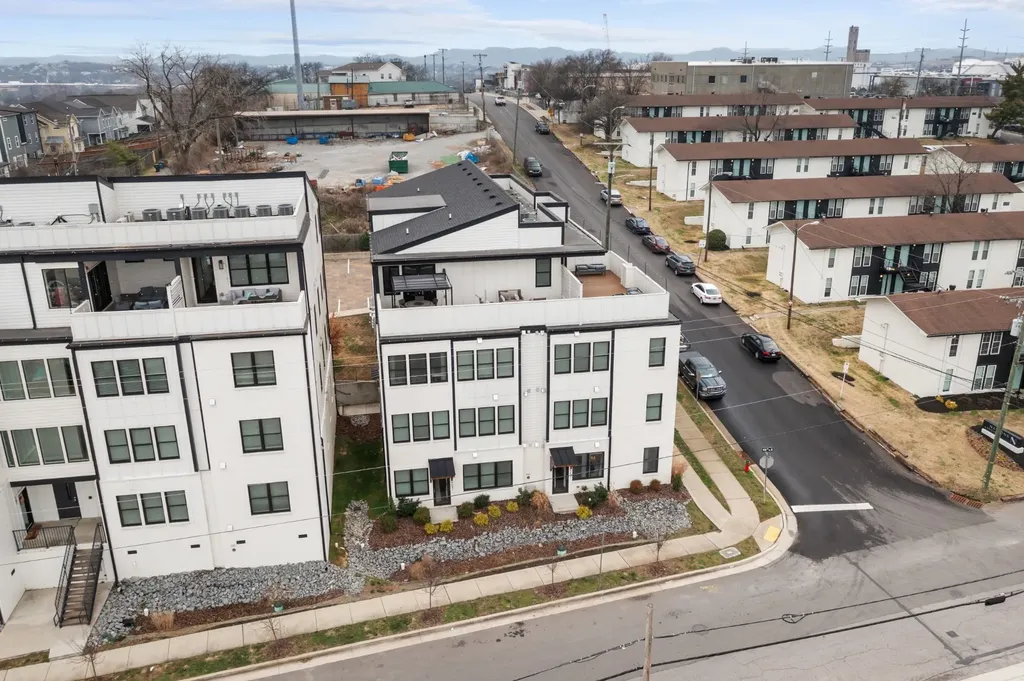 957 44th Ave, N Nashville TN 37209