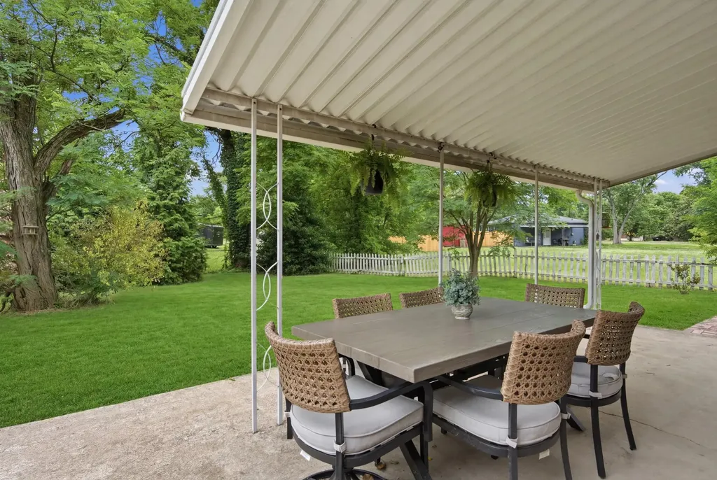 5004 W Durrett Drive Nashville TN 37211