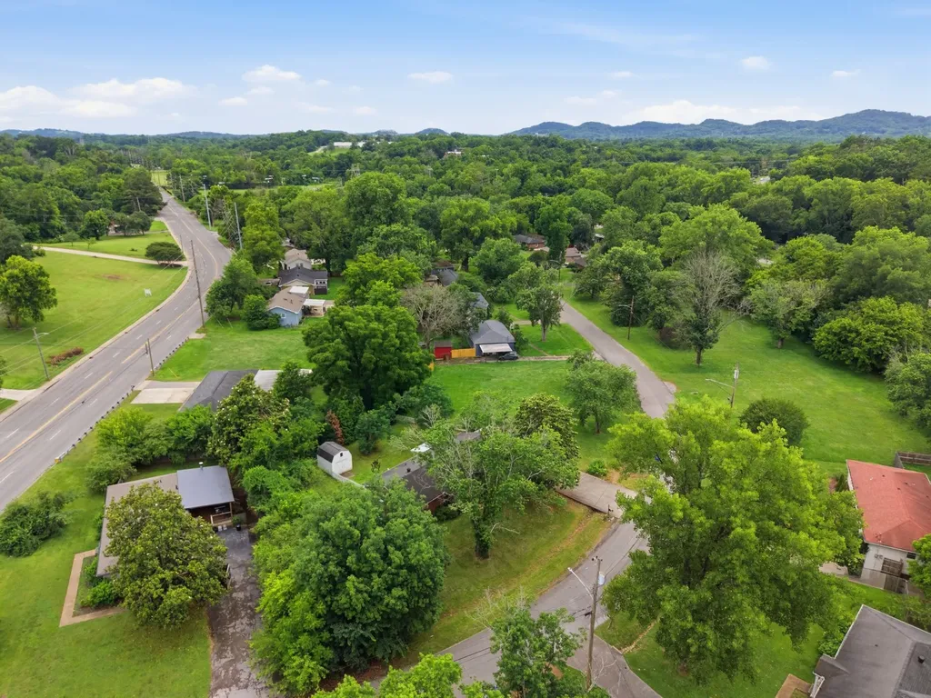 5004 W Durrett Drive Nashville TN 37211