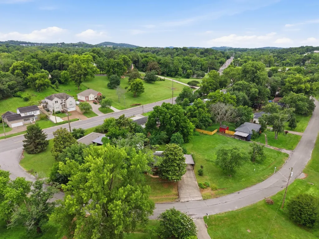 5004 W Durrett Drive Nashville TN 37211