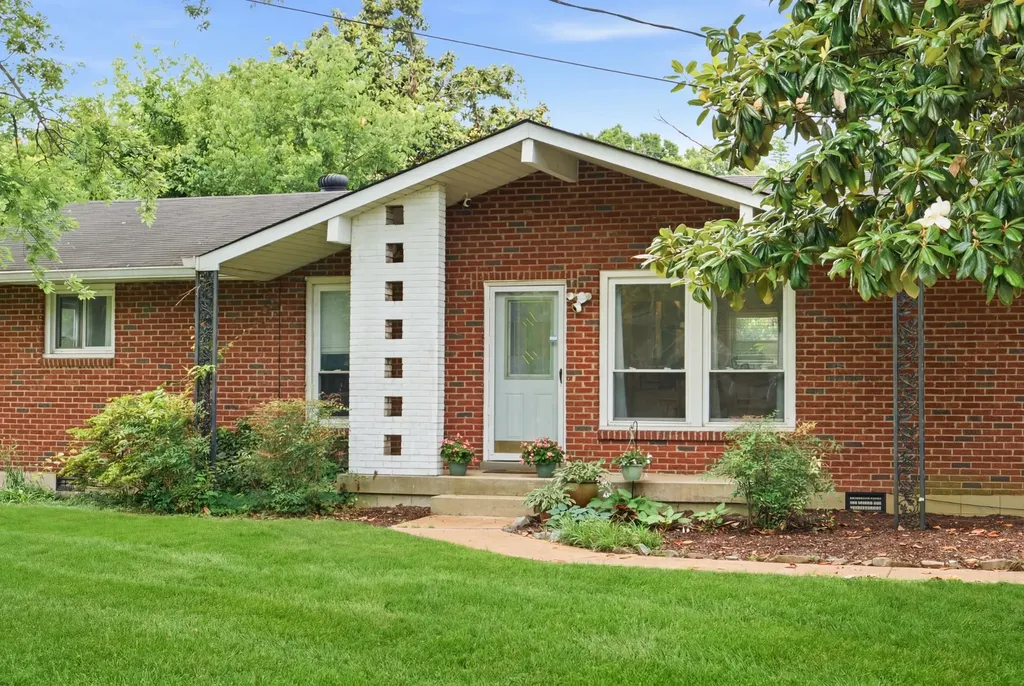 5004 W Durrett Drive Nashville TN 37211
