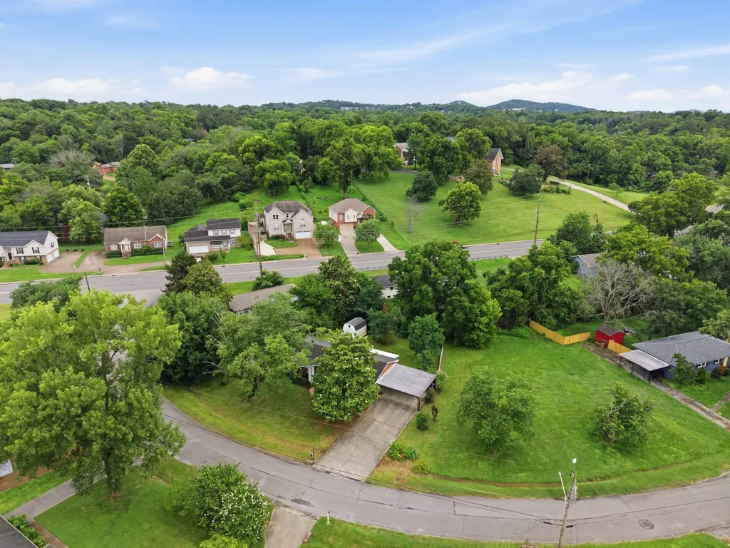 5004 W Durrett Drive Nashville TN 37211