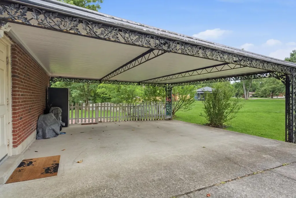 5004 W Durrett Drive Nashville TN 37211