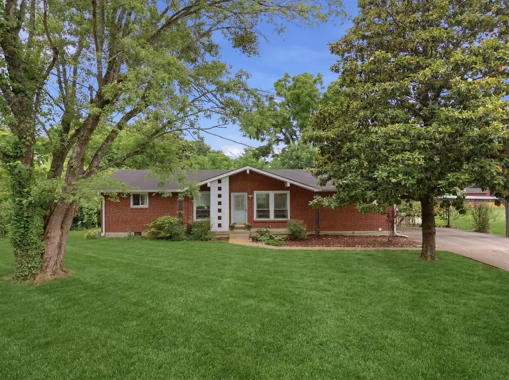 5004 W Durrett Drive Nashville TN 37211