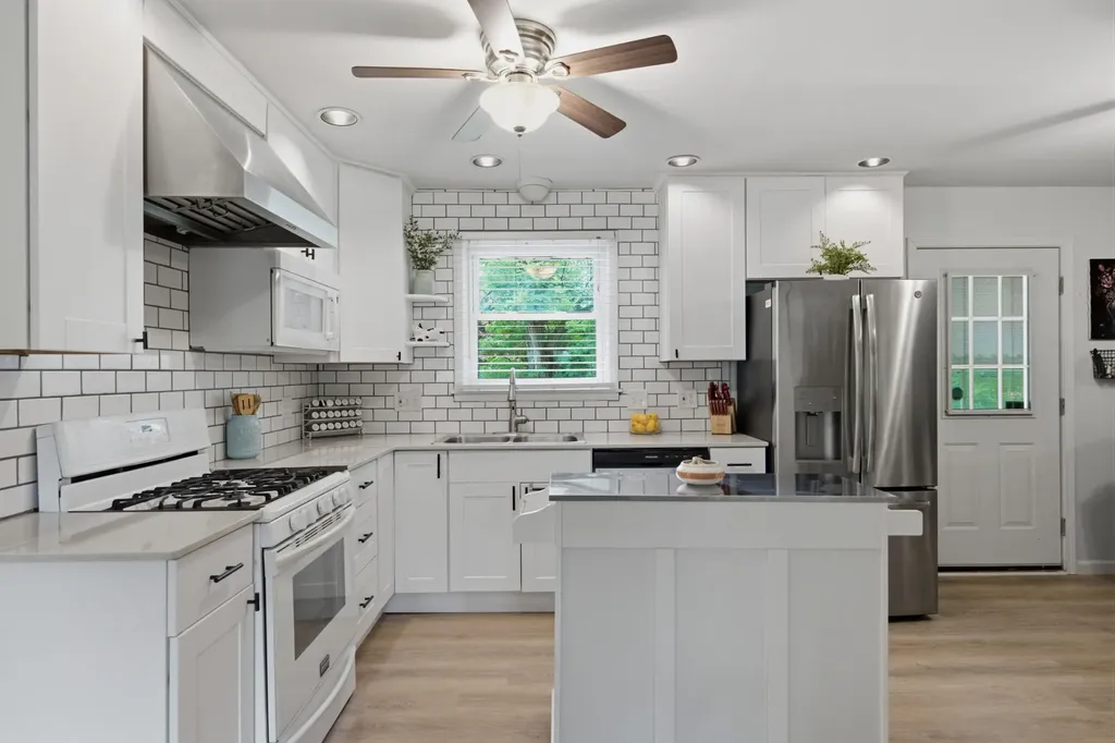 5004 W Durrett Drive Nashville TN 37211