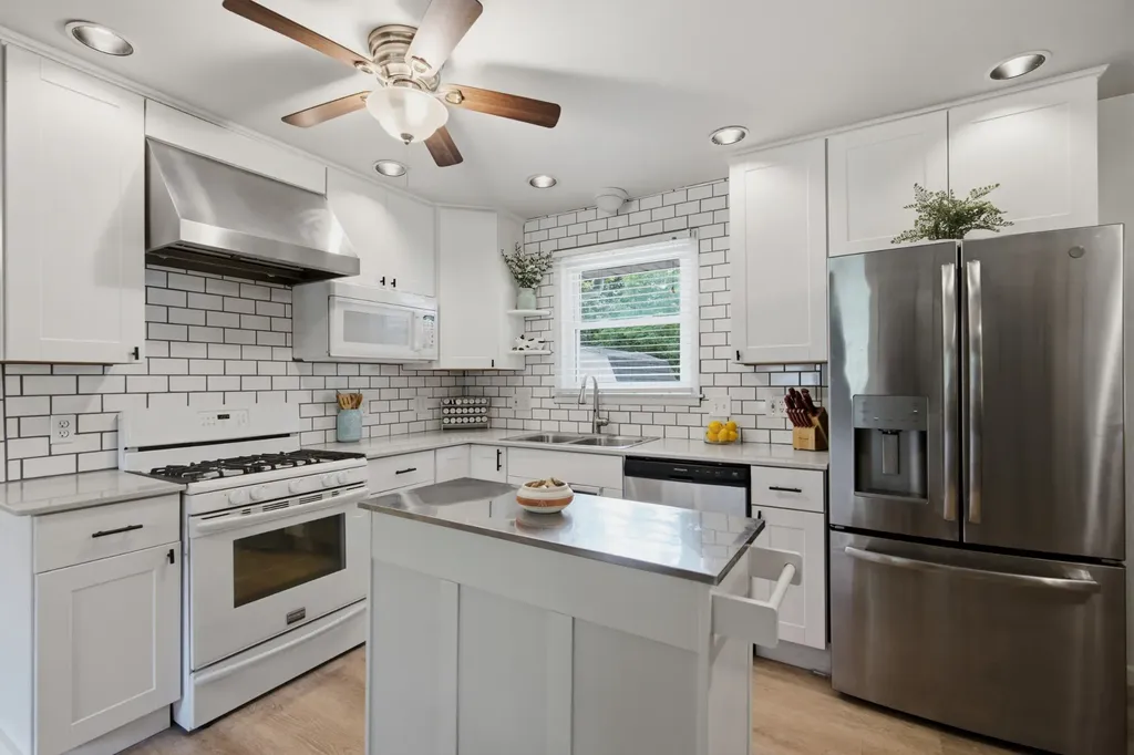 5004 W Durrett Drive Nashville TN 37211