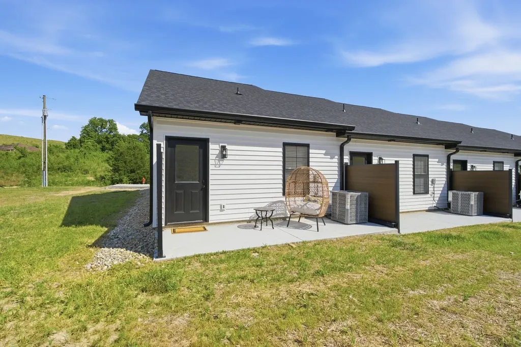 141 Deer Valley Drive E Gordonsville TN 38563