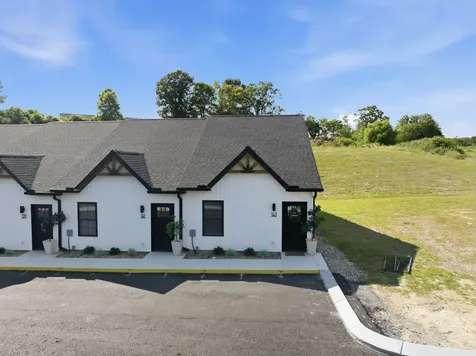 141 Deer Valley Drive E Gordonsville TN 38563