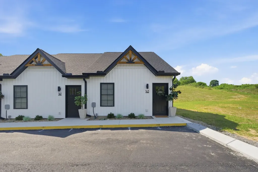 143 Deer Valley Drive E Gordonsville TN 38563