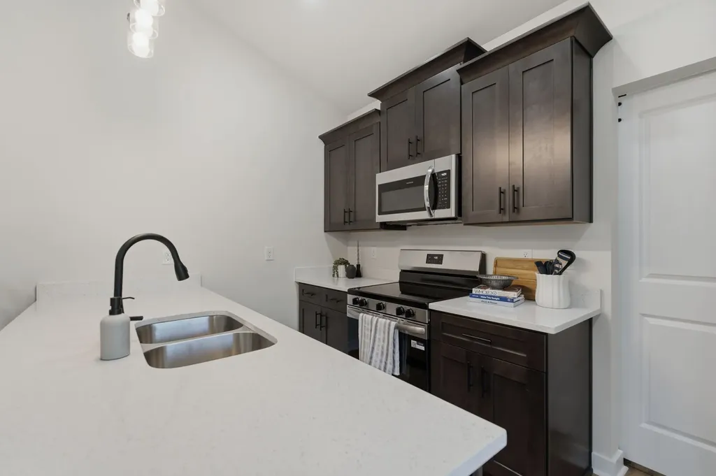 143 Deer Valley Drive E Gordonsville TN 38563