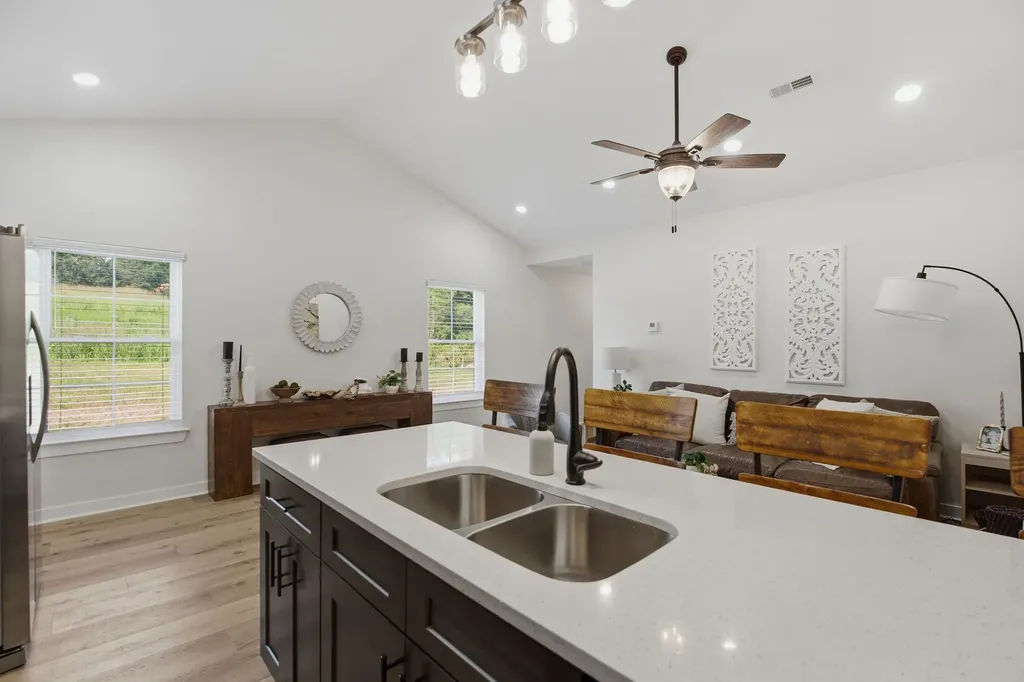 143 Deer Valley Drive E Gordonsville TN 38563