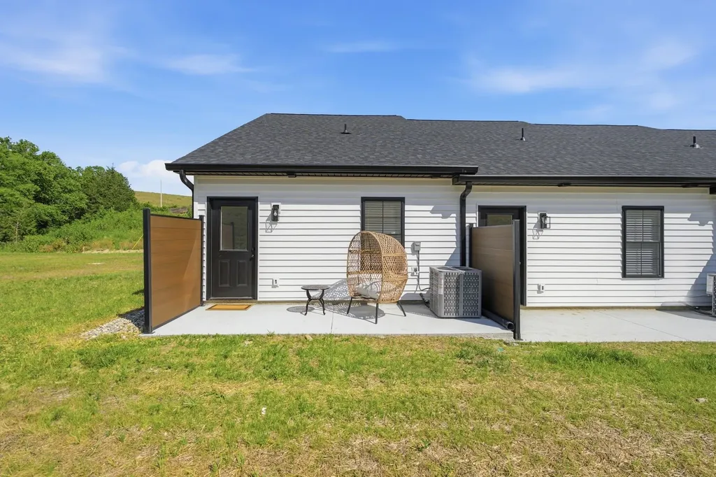 143 Deer Valley Drive E Gordonsville TN 38563