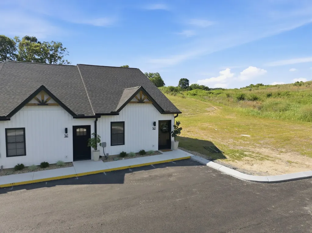 143 Deer Valley Drive E Gordonsville TN 38563