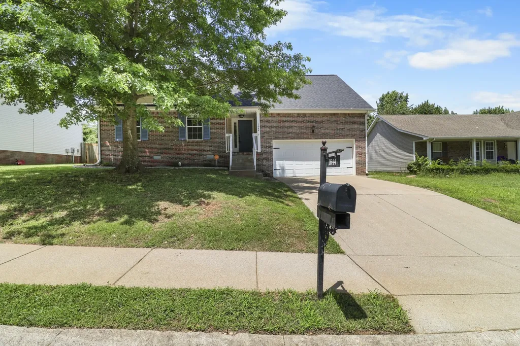 1644 Cedar Springs Circle Clarksville TN 37042