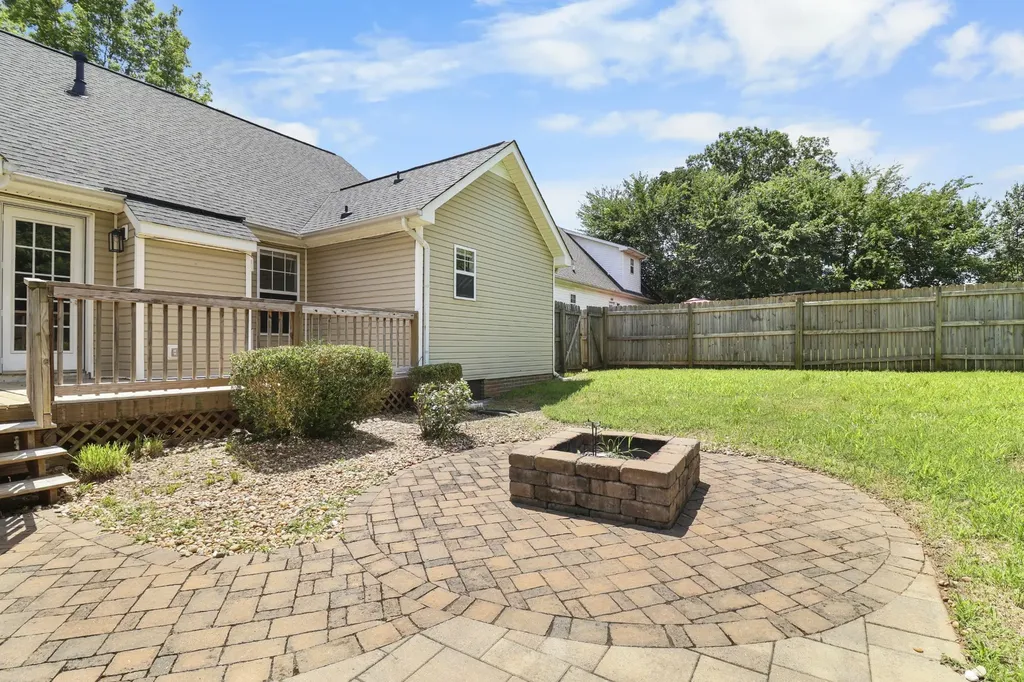 1644 Cedar Springs Circle Clarksville TN 37042