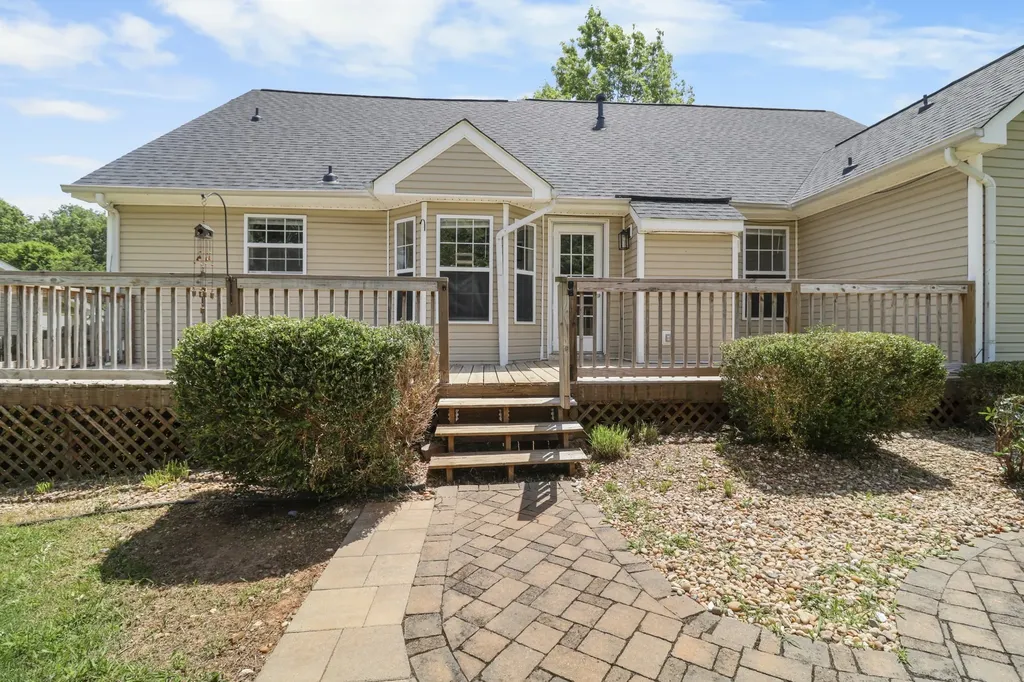 1644 Cedar Springs Circle Clarksville TN 37042