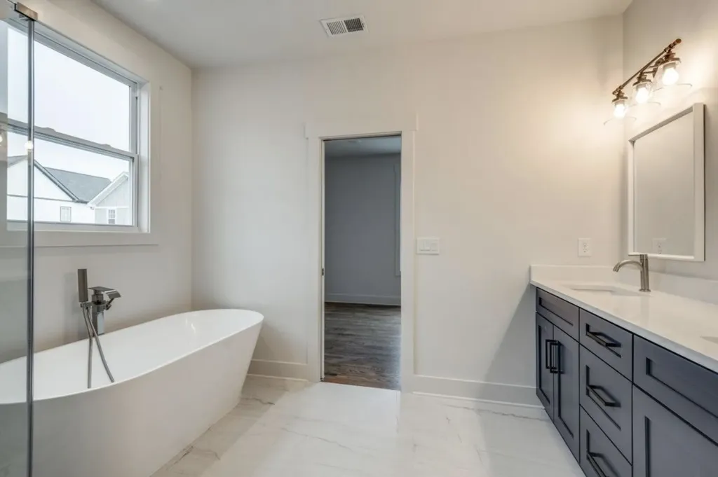 2215B 24th Ave, N Nashville TN 37208