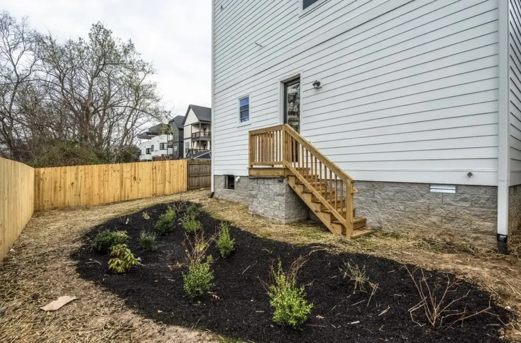 2215B 24th Ave, N Nashville TN 37208