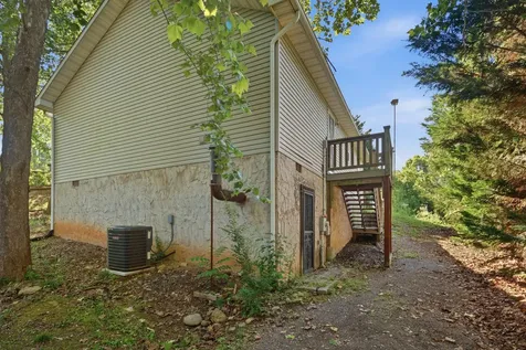 1872 Allensville Ridge Sevierville TN 37876