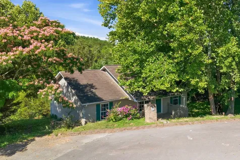 1872 Allensville Ridge Sevierville TN 37876