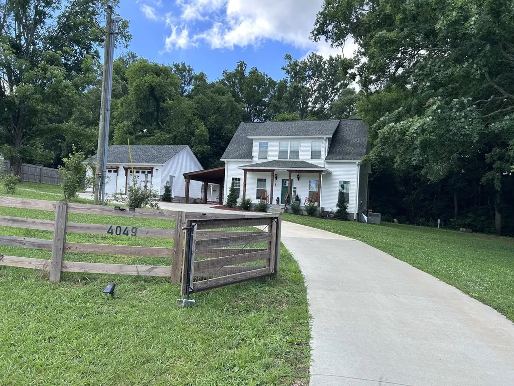 4049 Hampshire Pike Hampshire TN 38461