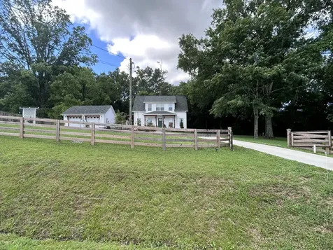 4049 Hampshire Pike Hampshire TN 38461