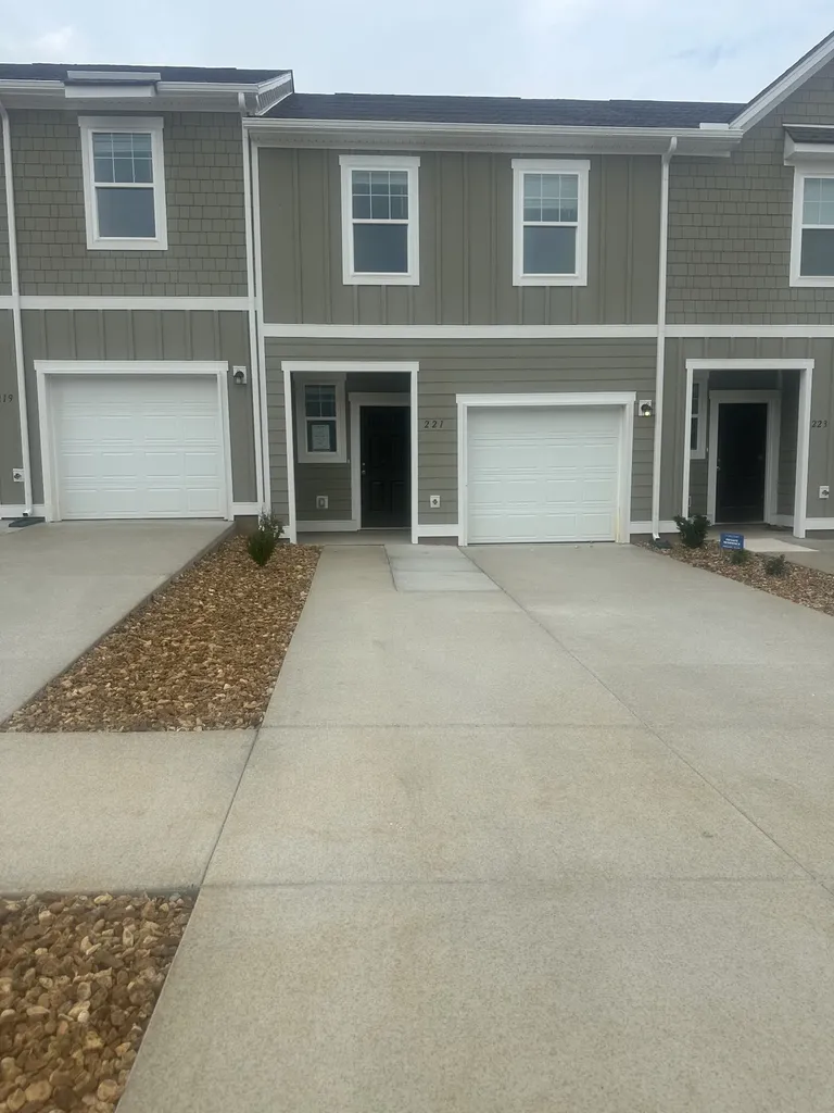 221 Darlington Drive Dickson TN 37055