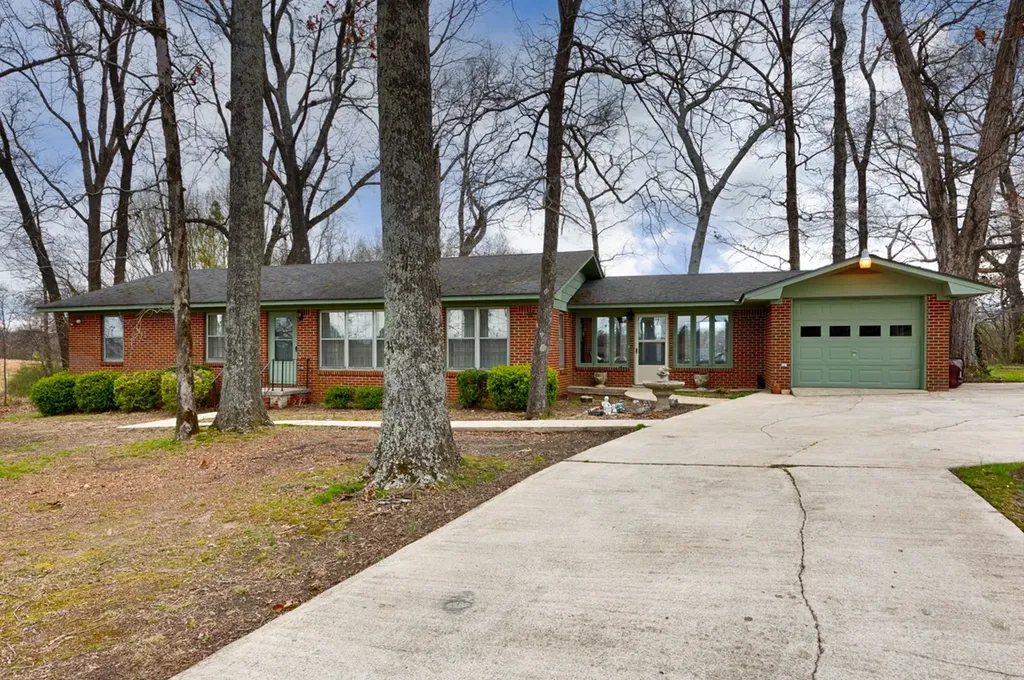 26155 Copeland Road Athens AL 35613