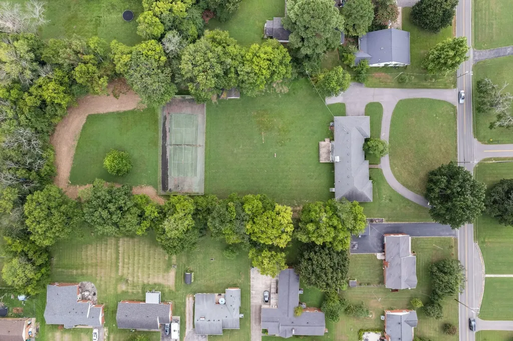 305 Castle Heights Avenue Lebanon TN 37087