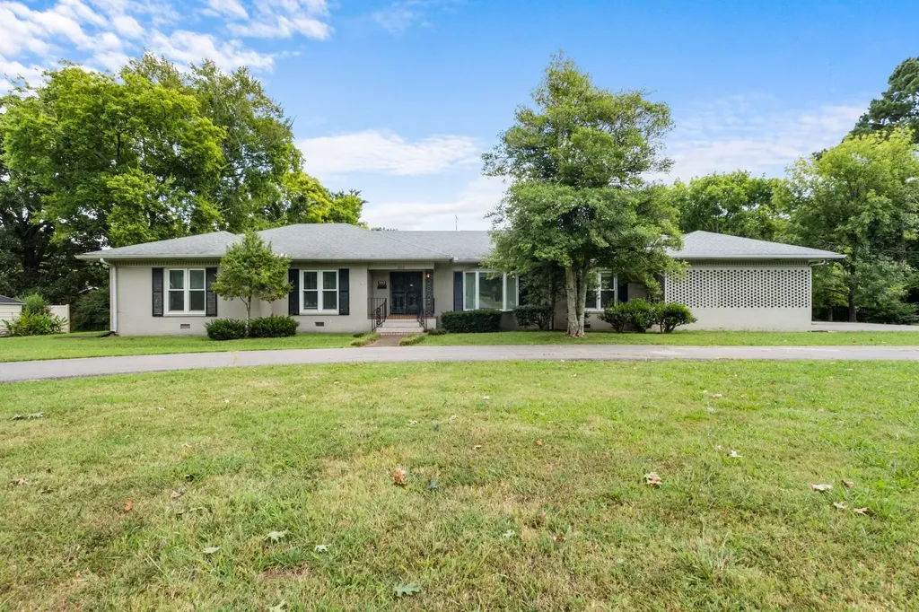305 Castle Heights Avenue Lebanon TN 37087