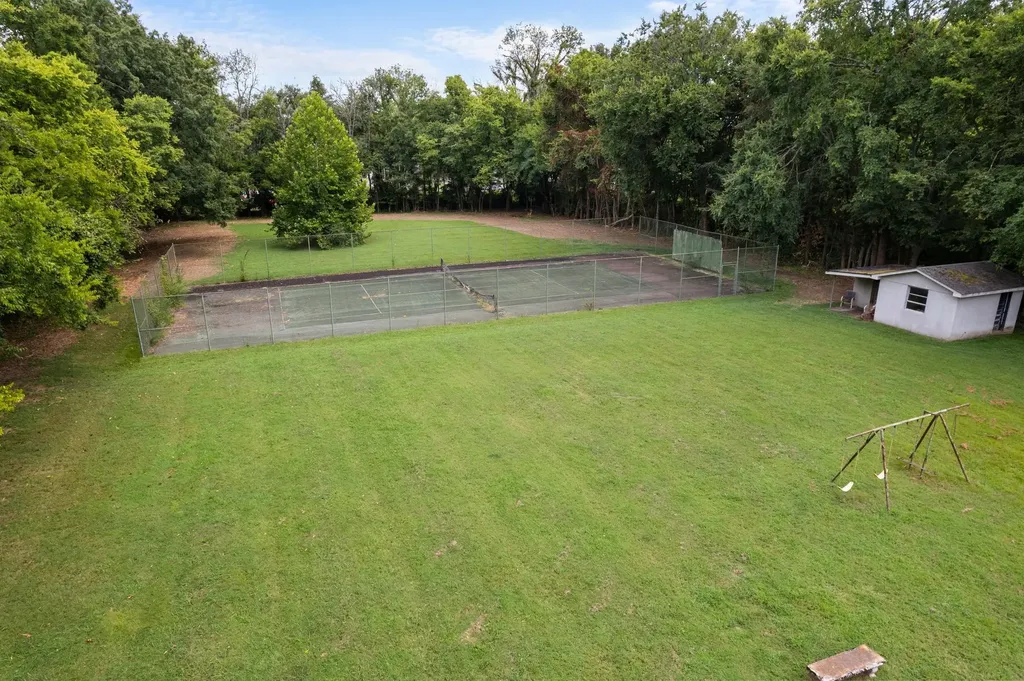 305 Castle Heights Avenue Lebanon TN 37087