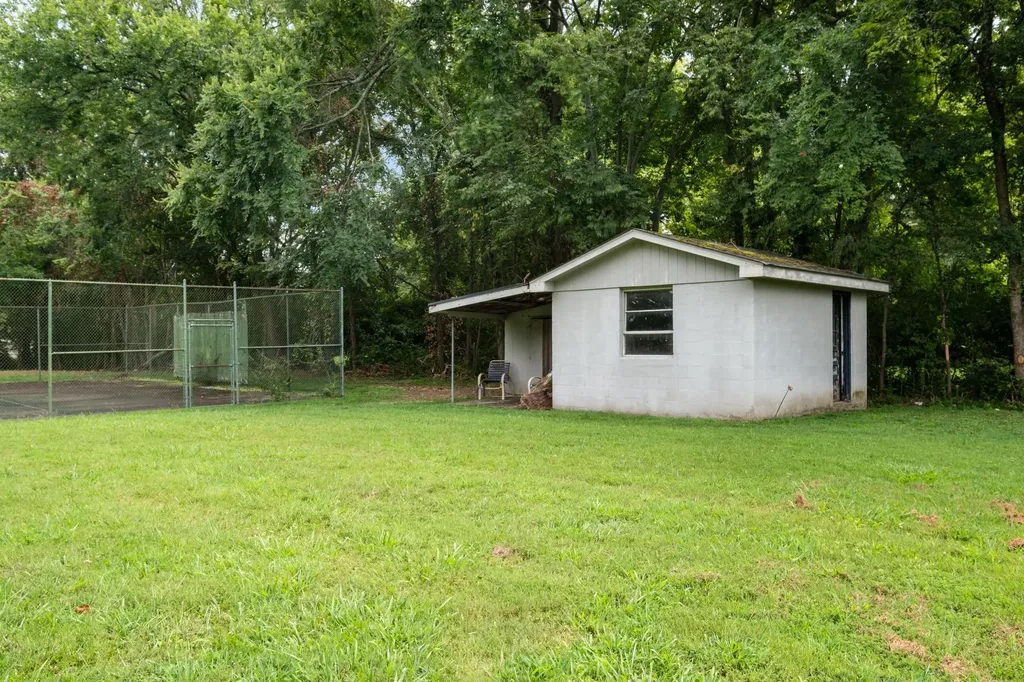305 Castle Heights Avenue Lebanon TN 37087