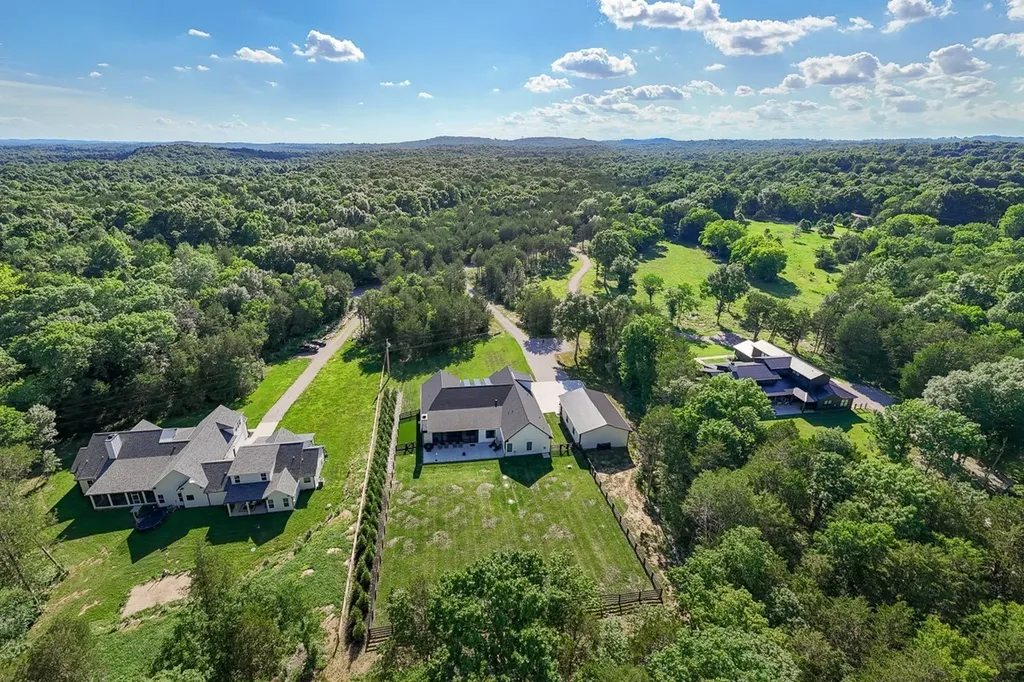 2207 Carpenter Bridge Road Columbia TN 38401