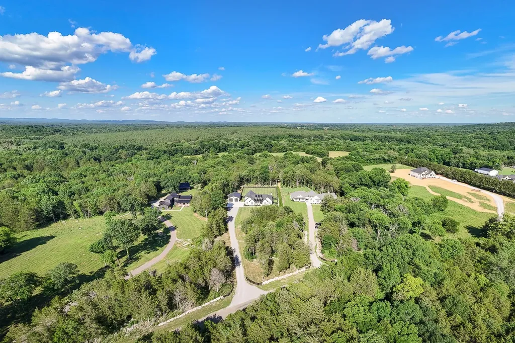 2207 Carpenter Bridge Road Columbia TN 38401