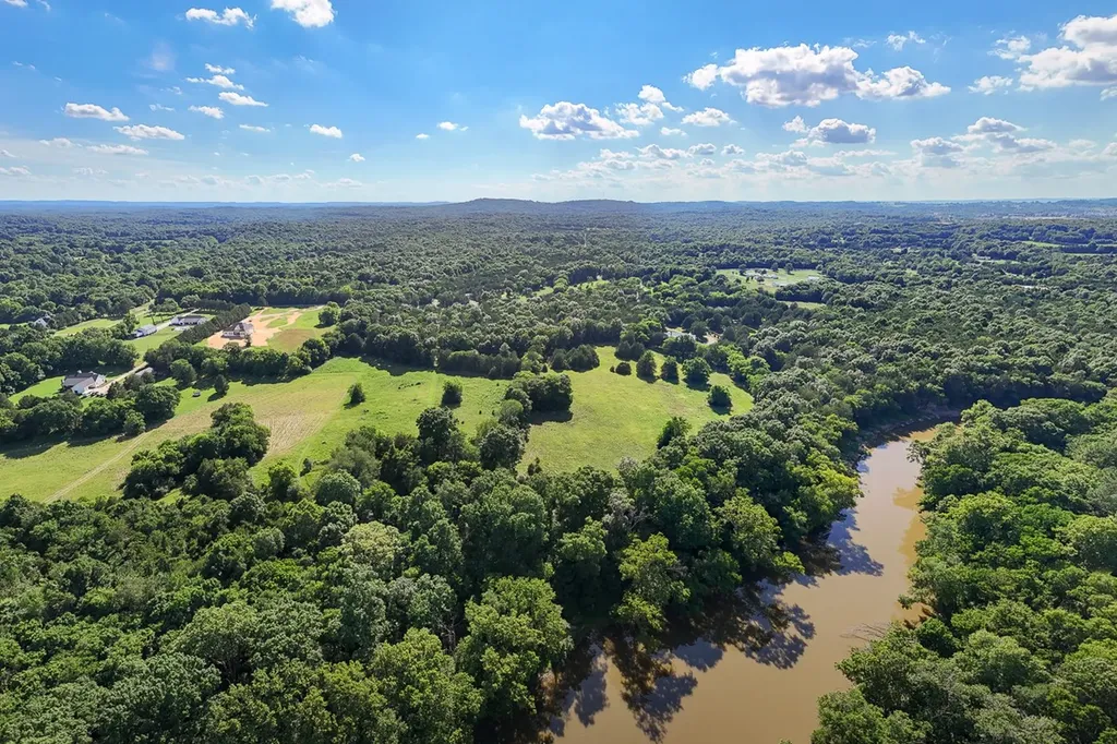 2207 Carpenter Bridge Road Columbia TN 38401