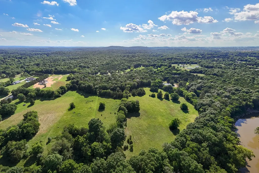 2207 Carpenter Bridge Road Columbia TN 38401